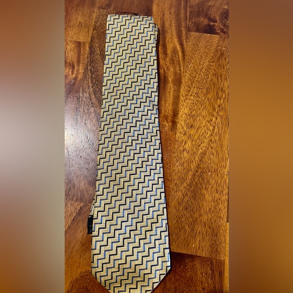 BARNEYS NEW YORK MENS TIE 100% SILK MADE IN ITALY - Picture 3 of 5